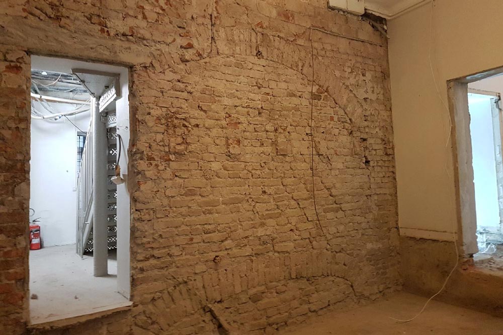 Inomhuskonstruktion med synlig tegelvägg